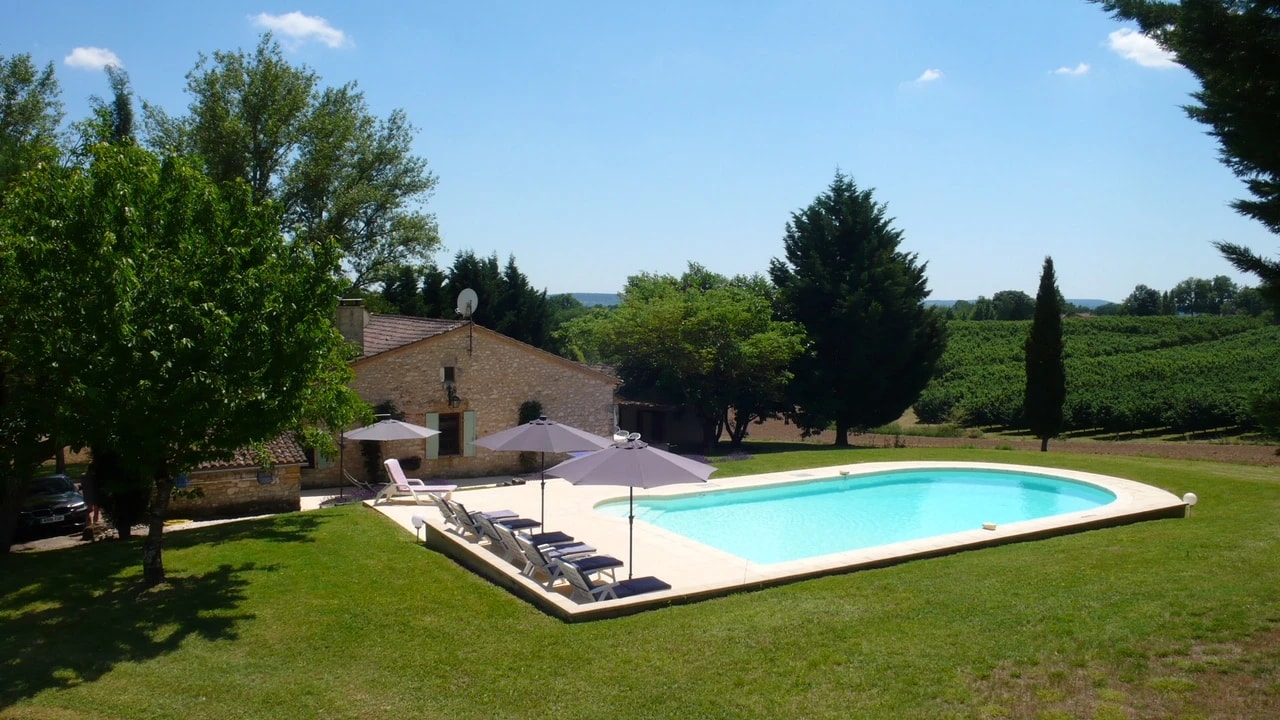 Jayan Villa at sunset with pool