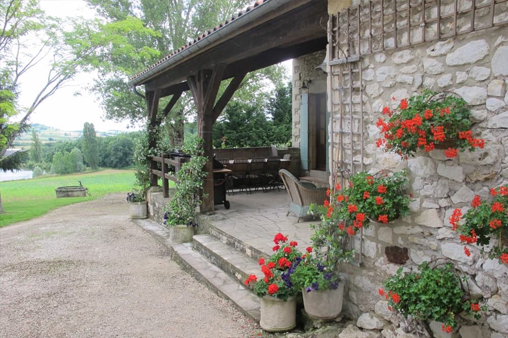 Approach to the house